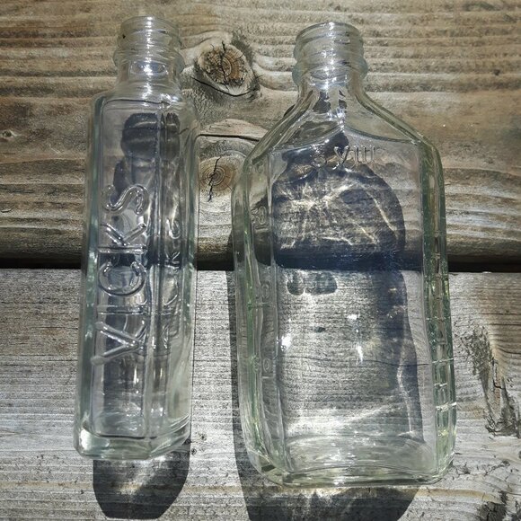 Vintage Medicine Bottles Vicks Medicine Bottle - Picture 1 of 2